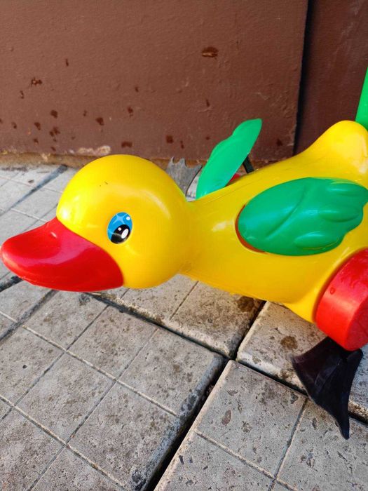 Дитяча механічна іграшка з ручкою "Качечка"