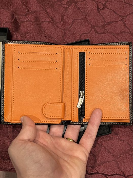 Carteira com proteção de roubo por contactless