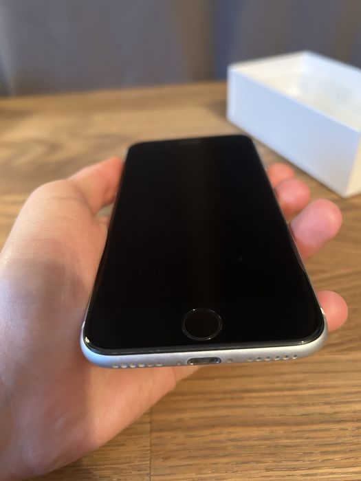 iPhone SE 2 generacji 64gb