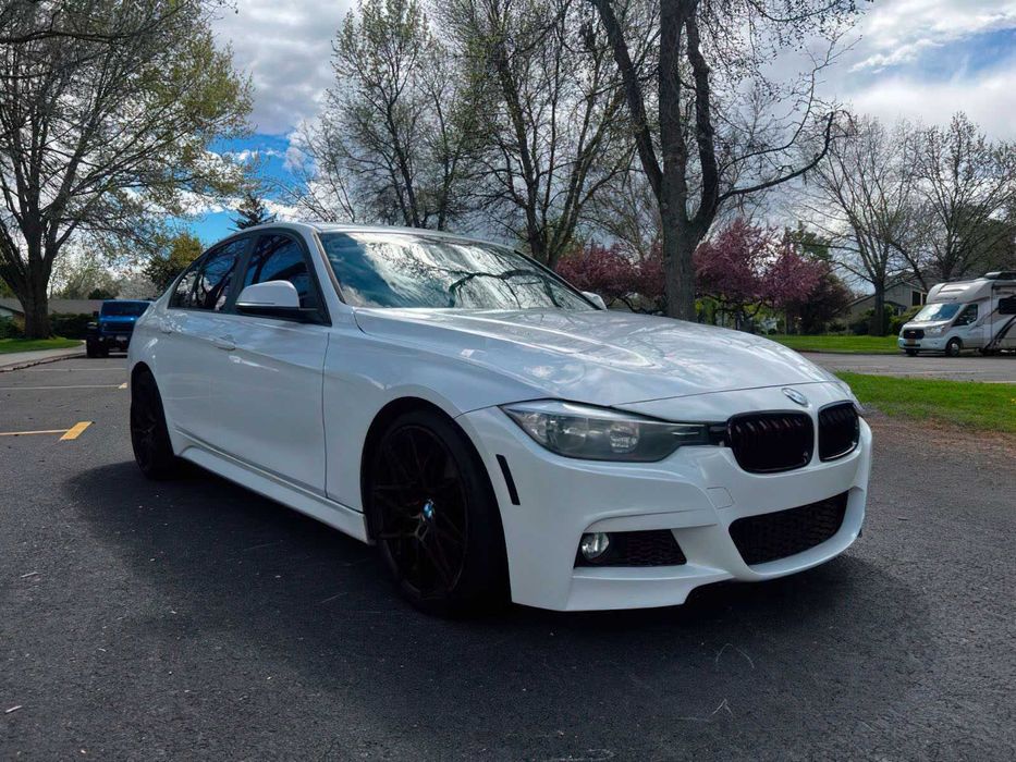 BMW 3 Series 320i      2015