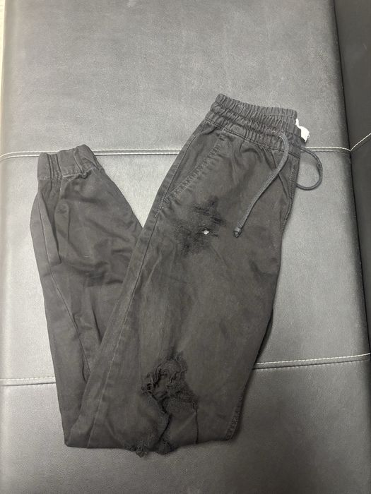 Joggery z dziurami Bershka r. XS Joggersy