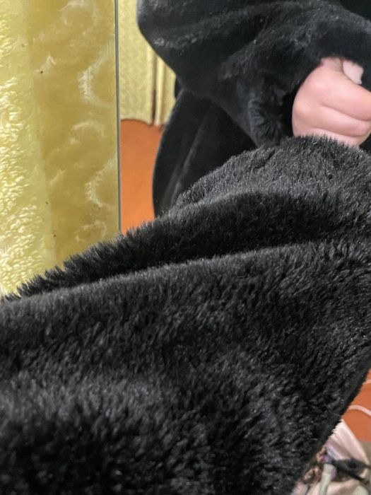 Жіноча м'яка шуба еко-хутро мутон на підкладці чорна