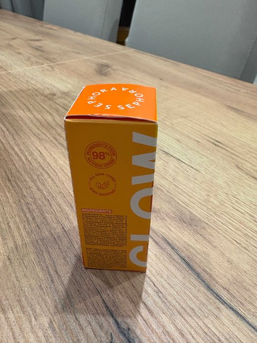 Sephora GLOW - Superserum rozświetlające z 7% witaminy C i witaminą E.