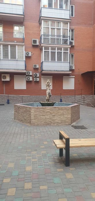 Центр Продам трехкомнатную квартиру    в новом кирпичном доме ЛД