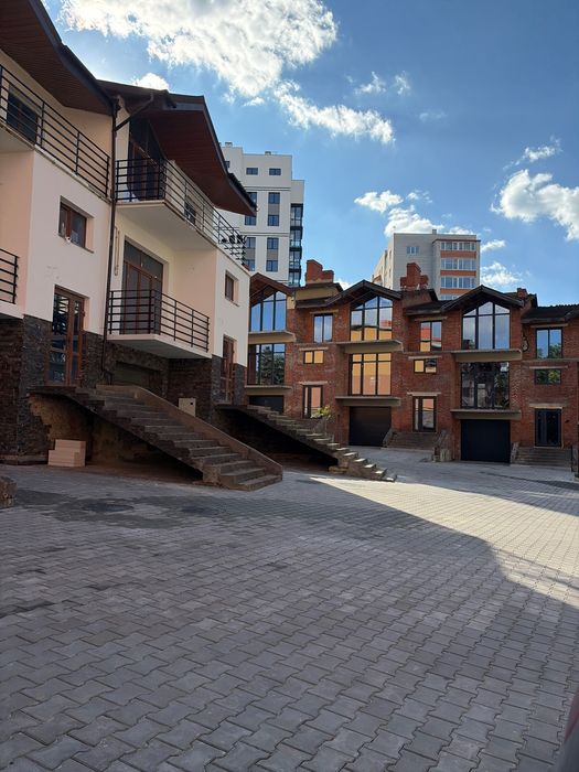 Продаж трирівневого котеджу 185 м² в Котеджному містечку Dolce Vita