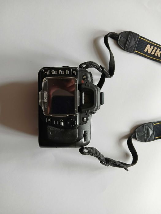 Máquina fotográfica NIKON D80; óptimo estado; 2 baterias e carregador