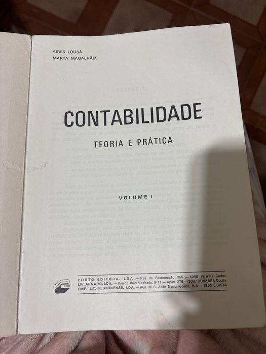 “Contabilidade - teoria e prática” volume I da Porto Editora
