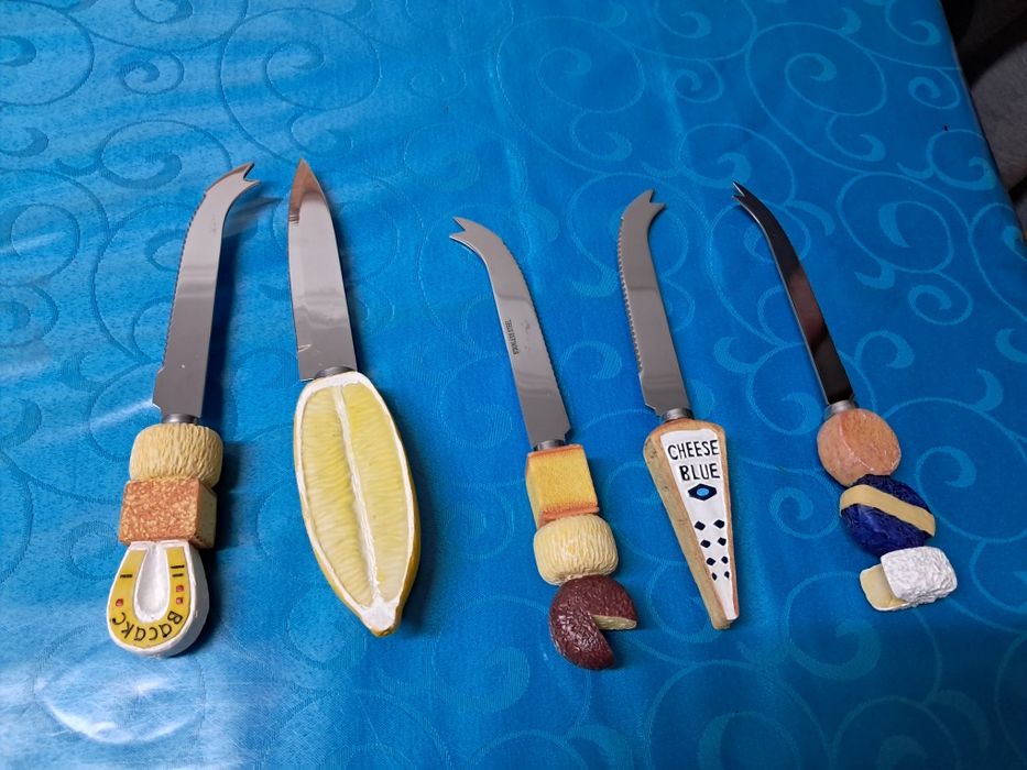 Conjunto colheres, garfos e facas decorativas