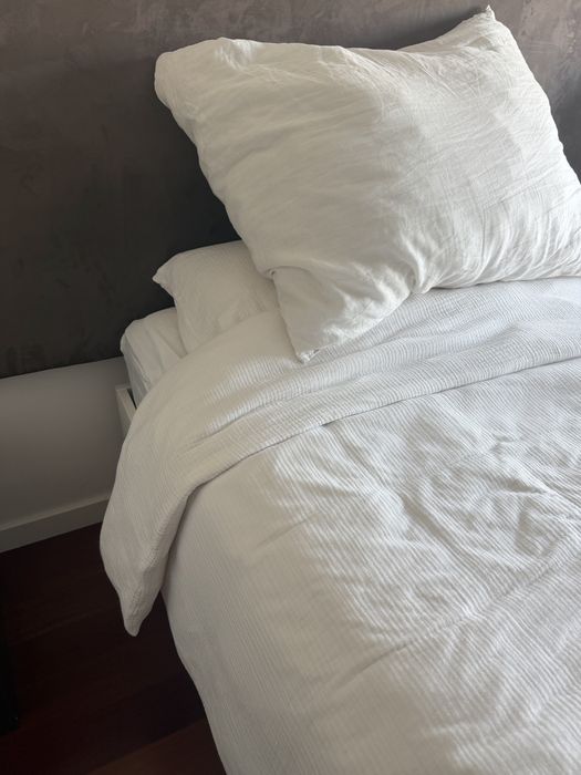 Cama de casal com 4 gavetas de arrumação + colchão | 145x210 cm