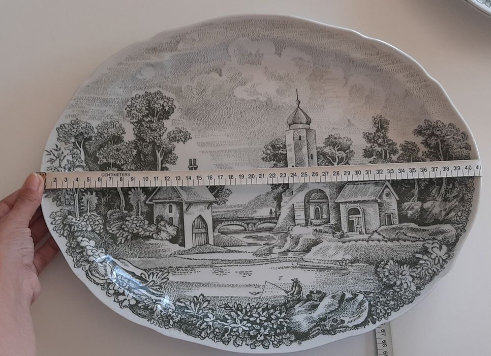 2 pratos grandes e 1 travessa