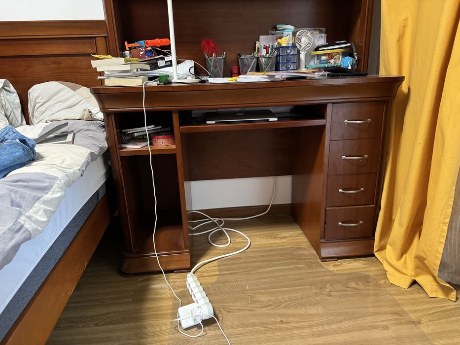 Escrevaninha em cerejeira