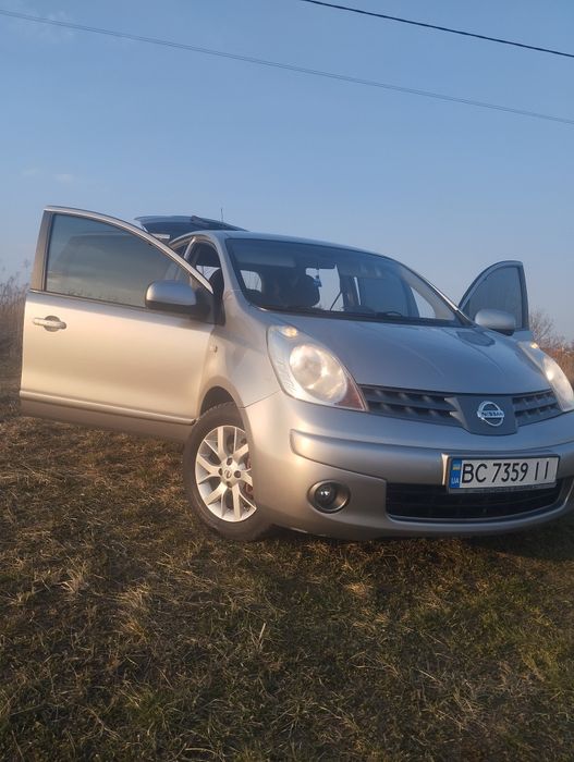 Нісан ноте.Автомат