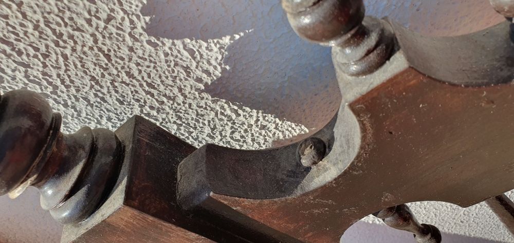 Cama de casal antiga em madeira maciça – estilo vintage / rústico