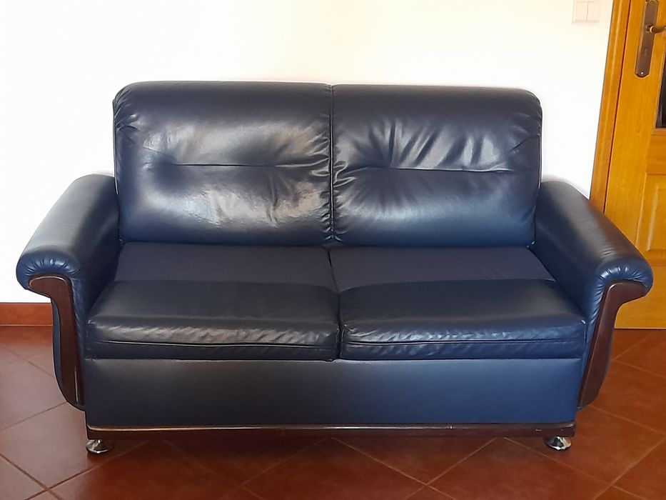 Sofá cama em pele sintética azul escura