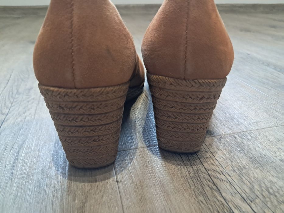 Buty na koturnie lasocki 39