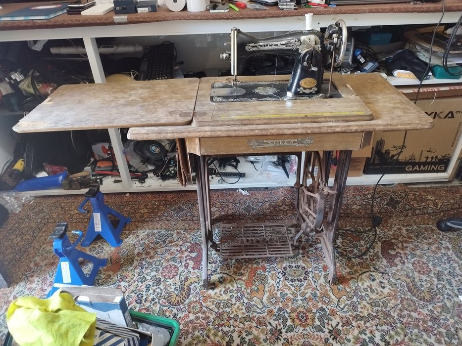 Máquina costura antiga funcional