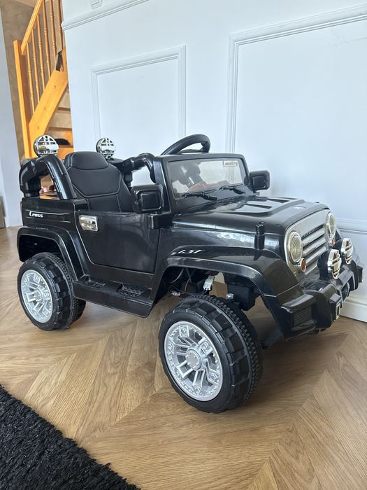 Auto na akumulator jeep cross elektryczny na pilota czarny samochod duzy