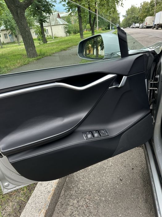 Tesla Model S  75 ( Тесла )