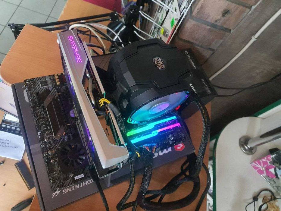 Материнская плата sAM4 MSI x570 tomahawk c Ryzen 5 5600x и кулер.