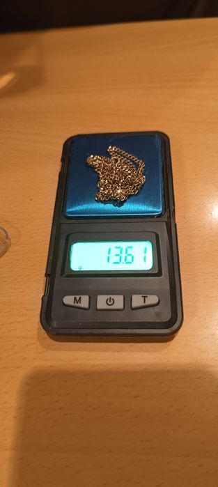 Złoty łańcuszek z krzyżykiem