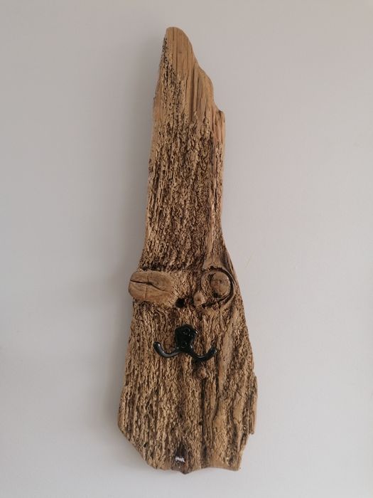 Cabides em mafeira únicos