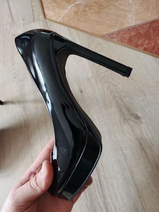 Buty damskie na obcasie