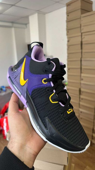 #4273 Nike LeBron Witness VII [US 9|27 cm] - NEW