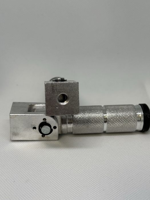 Підножки пасажира на мотоцикл