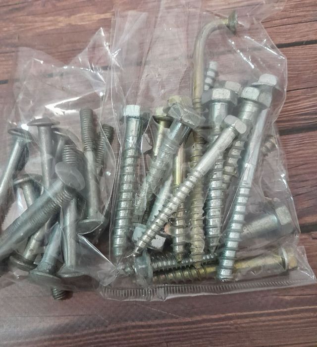 Слюсарний набір. Інструменти, елементи кріплення.