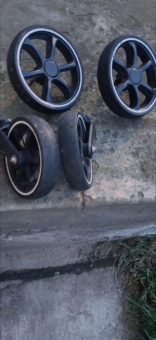 Комлект коліс до коляски Carello