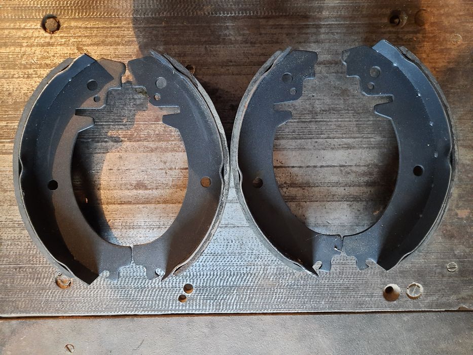 Колодки гальмівні задні ВАЗ 2101 виробник Сатурн