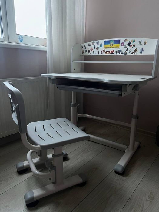 Продам школьную парту