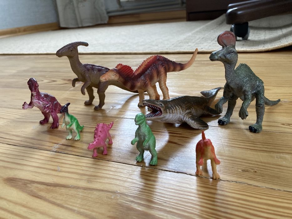 Фигурки динозавров