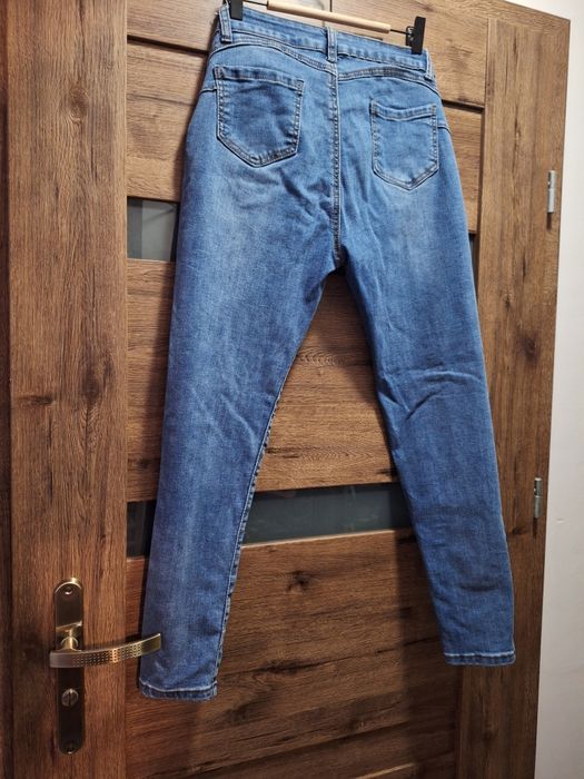 Jeansy z wyższym stanem
