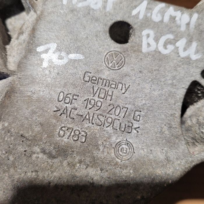 Łapa mocowanie silnika vw golf V audi a3 8P seat skoda 1.6MPI BGU