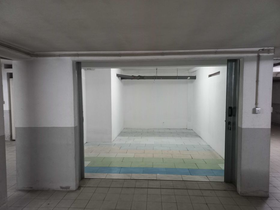 **Vendo/Arrendo  garagem fechada Macieira da Maia**