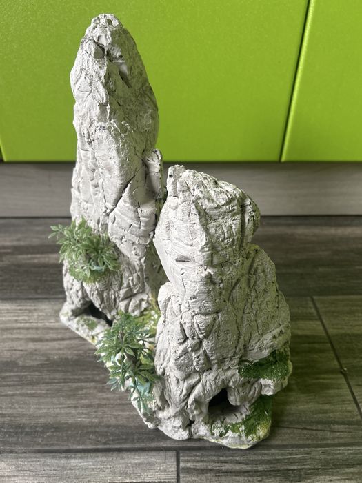 Декор в акваріум , коряга . Скала , грот .