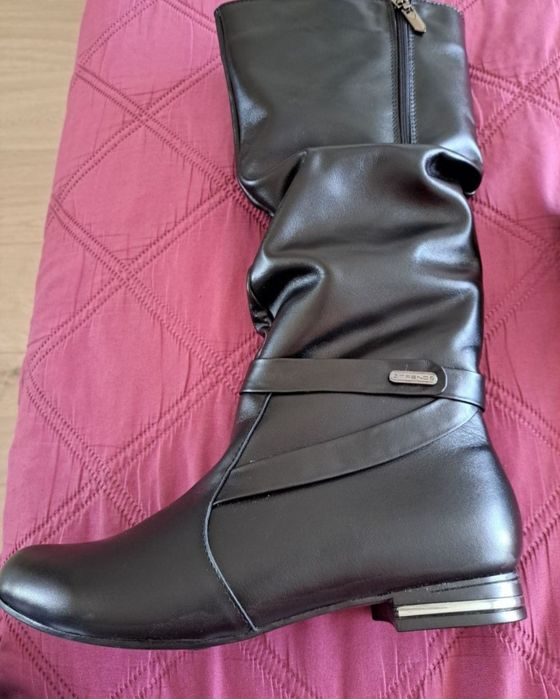 Новые женские зимние кожаные сапоги на цигейке, размер 40 (26 см)