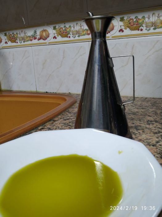 Azeite de produção própria (de boa qualidade)