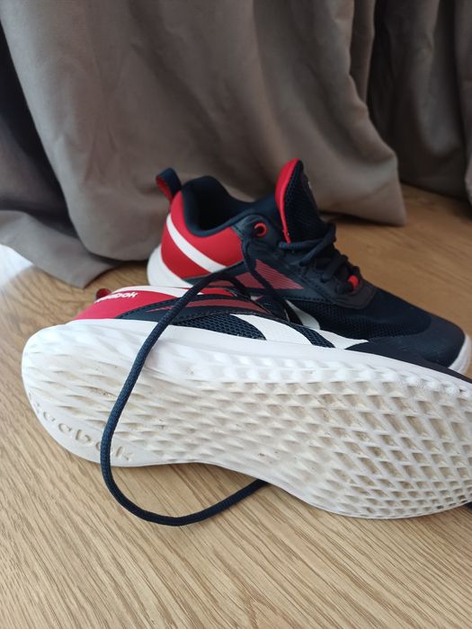 Продам кроссовки Reebok