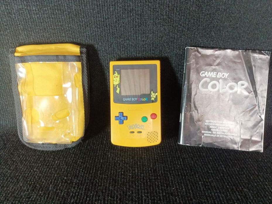 Game Boy color versão pikatchu