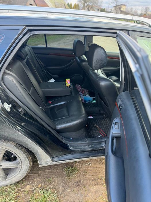 Toyota Avensis 2.0, 4D, 2005 рік, механіка,преміум комплектація.