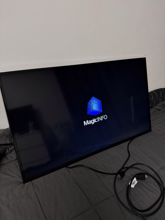 Рекламний монітор Samsung 32"DM32E ідеальний стан