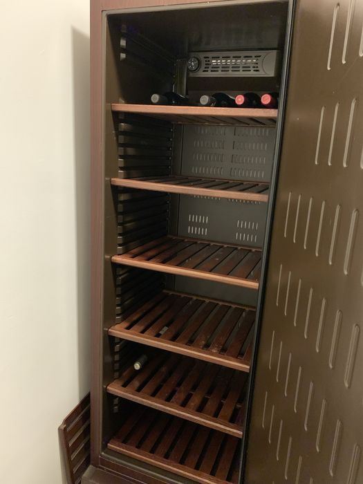 Refrigerador de Vinhos