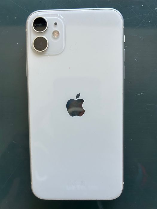 iPhone 11, prateado 64GB com caixa original e carregador fast charging