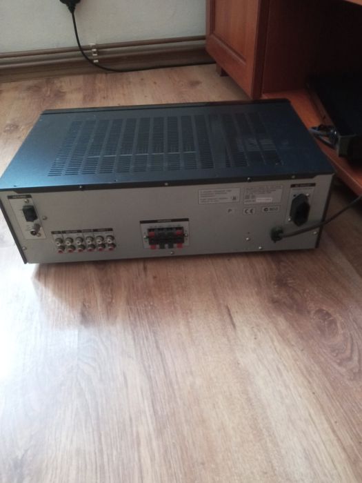 Amplituner Sony z pilotem