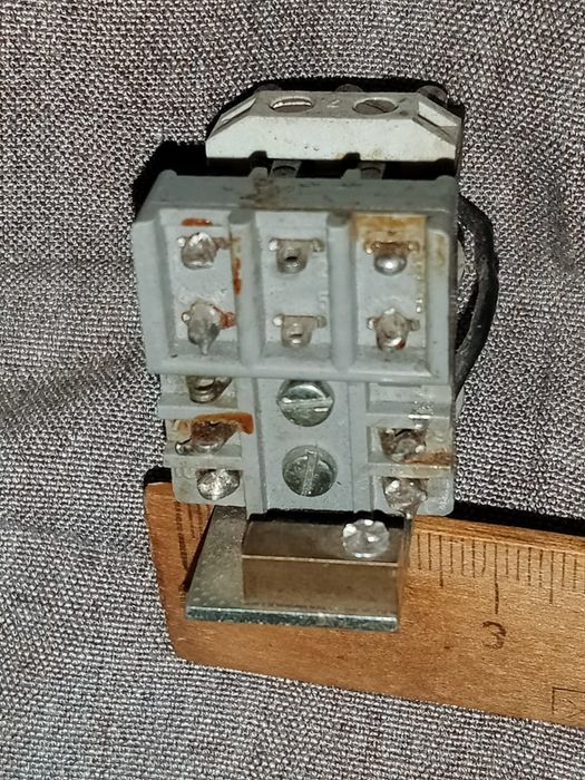 Реле промежуточное R15 (Польша) 220V 50Hz б/у