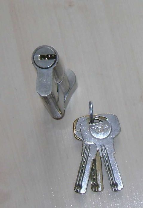 Wkładka drzwiowa z gałką Yale 35/30