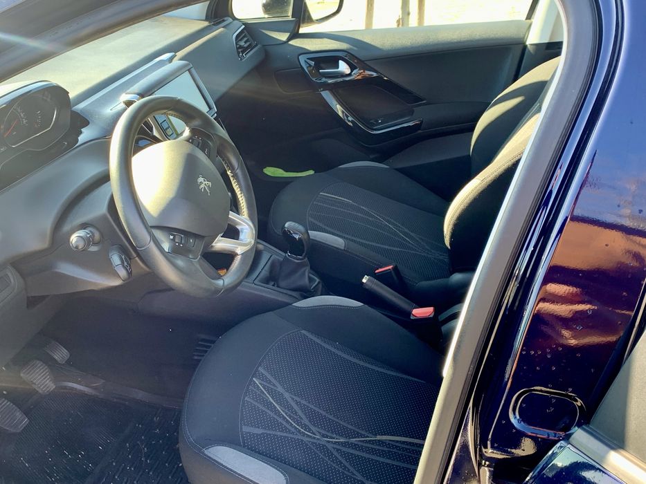 Peugeot 208  1.2