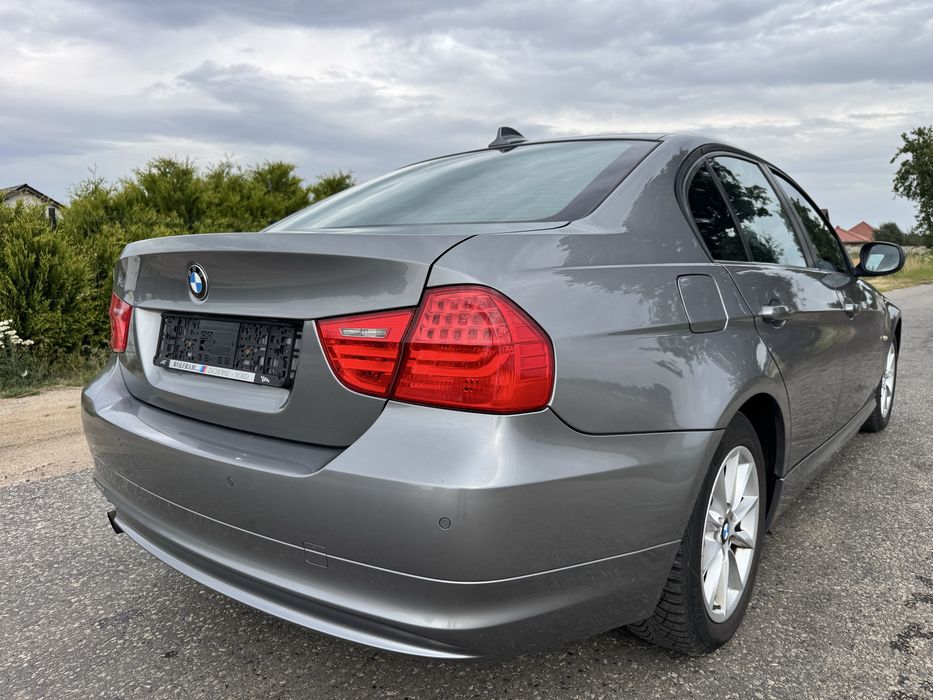 BMW 318i Sedan Navi